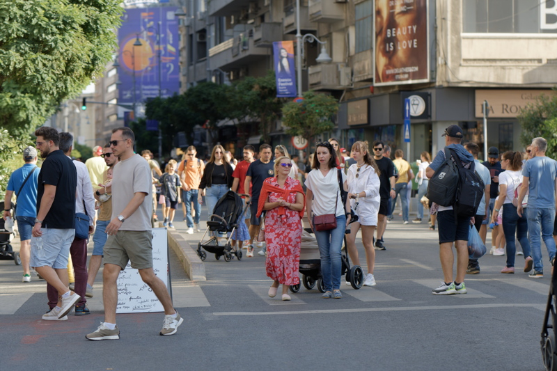 6 - A lively pedestrian scene on Calea Victoriei during the Străzi Deschise – București urban promenade